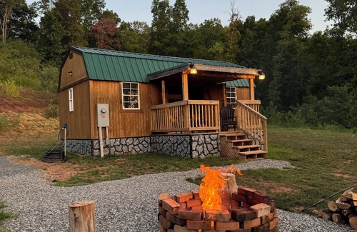Glenville Cabina | Glenville’s Sunset View