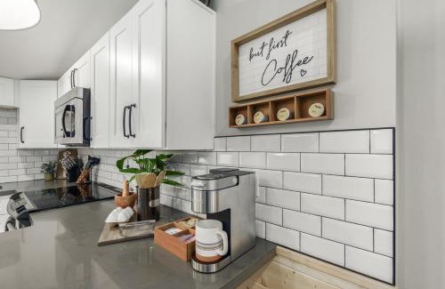 Rovey Farm Estates Casa | Glenwillow home - minutes from Cardinals Stadium!