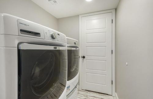 Rovey Farm Estates Casa | Glenwillow home - minutes from Cardinals Stadium!