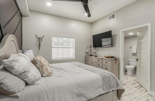 Rovey Farm Estates Casa | Glenwillow home - minutes from Cardinals Stadium!