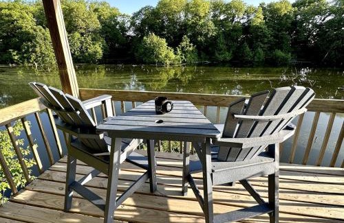 Glenwood Casa | Glenwood Glamping Vacations at this Charming Covered Wagon Rental in Iowa