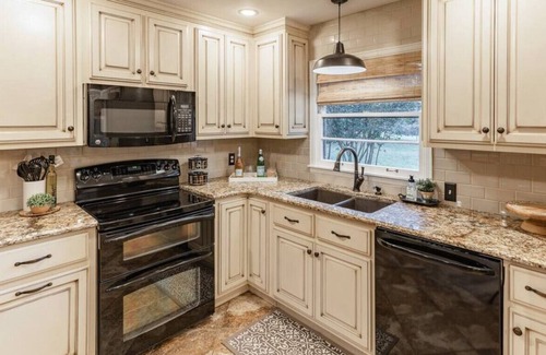 Huntsville Casa | Glenwood · Relax and Retreat in the Valley