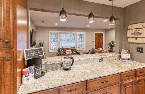 Huntsville Casa | Glenwood · Relax and Retreat in the Valley