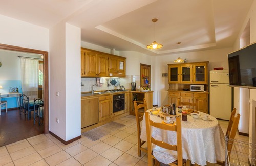 Mondavio Apartamento | Glicine apartment in Agriturismo Villa Beatrice, just 15 minutes from the beach