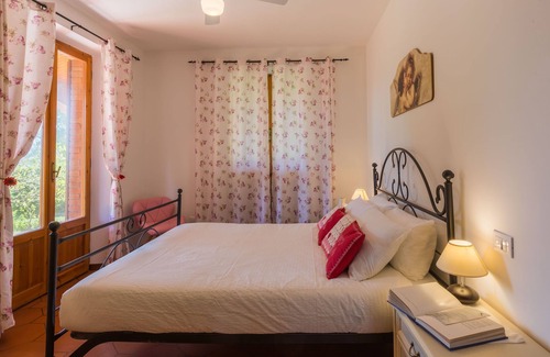 Mondavio Apartamento | Glicine apartment in Agriturismo Villa Beatrice, just 15 minutes from the beach