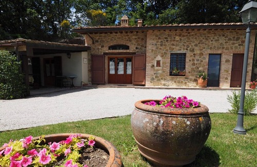 San Gimignano Cabaña | Glicine, casa de campo romántica con patio al aire libre, en las colinas de San Gimignano