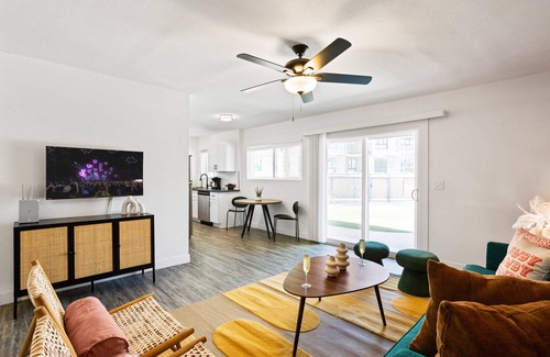 Entertainment District Casa | Glimmer - 2 Unit Combo - Sleeps 8 - In Old Town