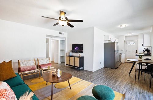 Entertainment District Casa | Glimmer - 2 Unit Combo - Sleeps 8 - In Old Town