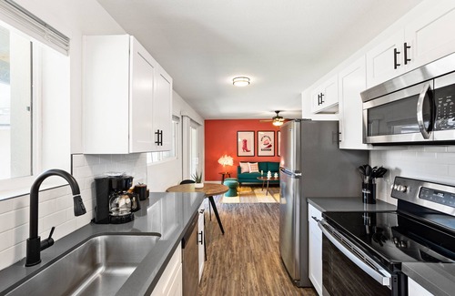 Entertainment District Casa | Glimmer - 2 Unit Combo - Sleeps 8 - In Old Town