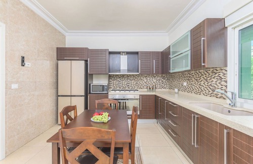 Aley Apartamento | Glint 3-Br Apartment & Balcony in Aley