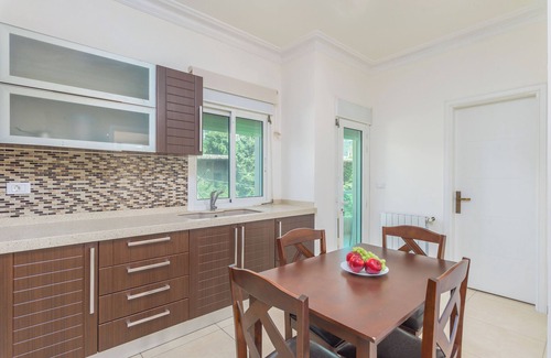 Aley Apartamento | Glint 3-Br Apartment & Balcony in Aley