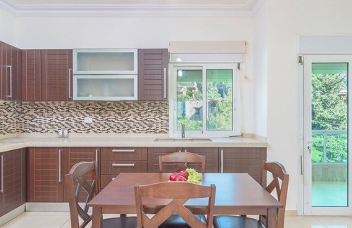 Aley Apartamento | Glint 3-Br Apartment & Balcony in Aley