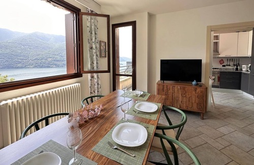 Carate Urio Casa | Glittering Lake View