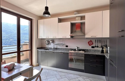 Carate Urio Casa | Glittering Lake View