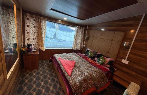 Srinagar Casa | Global Hotel & Restaurant, Gulmarg