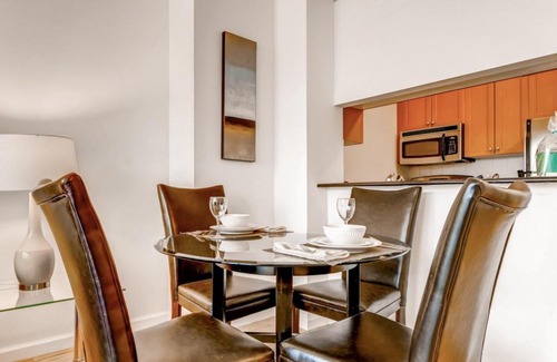 Upper East Side Apartamento | Global Luxury Suites at The Pearl