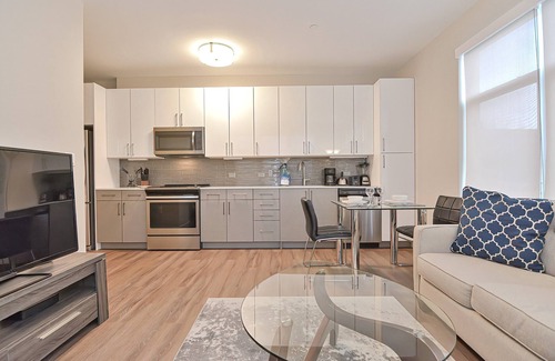 Central-Maverick Square - Paris Street Apartamento | Global Luxury Suites East Boston