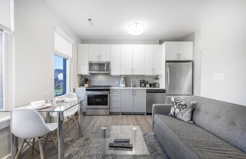 Central-Maverick Square - Paris Street Apartamento | Global Luxury Suites East Boston