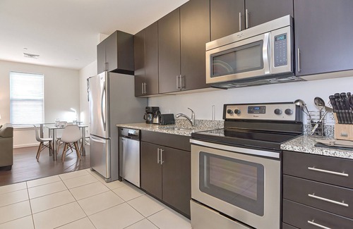 Central-Maverick Square - Paris Street Apartamento | Global Luxury Suites East Boston