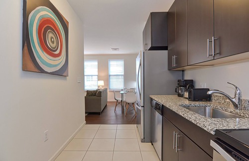 Central-Maverick Square - Paris Street Apartamento | Global Luxury Suites East Boston