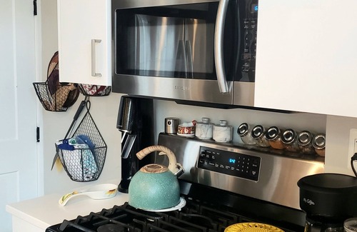 Fairlawn Casa | Global vibe, near metro, Smithsonian, sports arenas, yes to pets!