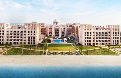 Palm Jumeirah Apartamento | GLOBALSTAY at Palm Jumeirah Beachfront Paradise with Pool and Gym