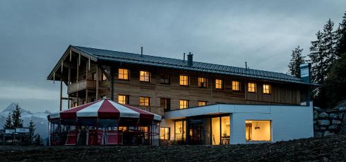Zell am See Cama Y Desayuno | GLOCKNERALM - HIKING- and SKIHOTEL exklusively accessible by cable car