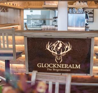Zell am See Cama Y Desayuno | GLOCKNERALM - HIKING- and SKIHOTEL exklusively accessible by cable car