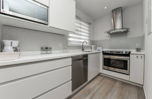 Ponton Apartamento | Gloednieuw Appartement met Zeezicht. Fantastisch Gelegen 5 min van the Beach