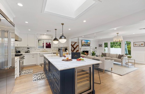 Encino Villa | Gloria - Traditional Home with Contemporary Styling in the heart of Encino