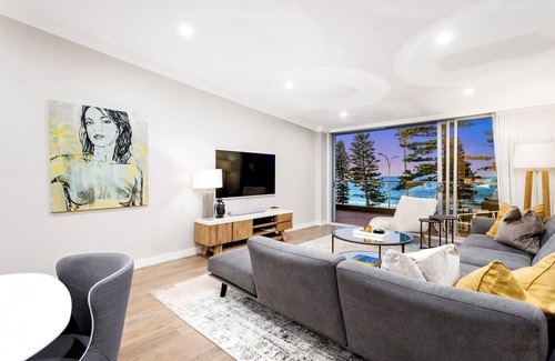 Dee Why Apartamento | Glorious Beachfront 3-Bed with Breathtaking Views