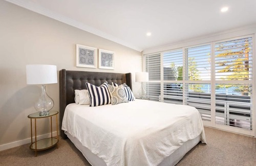 Dee Why Apartamento | Glorious Beachfront 3-Bed with Breathtaking Views