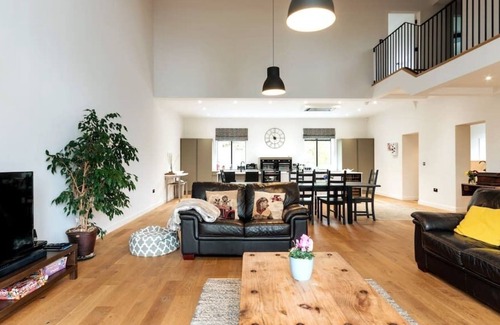 Coberley Casa | Glorious Cotswold Coach House, for Families, Get-togethers