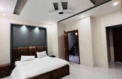 Fatehjang Casa | Glorious Guest House (Standard King Room)