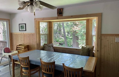 Camp Connell Cabina | Glorious Summer at Cabin on the Creek