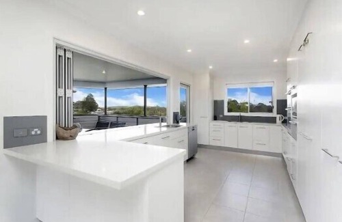 Valla Beach Casa | Glossies Coastal Retreat - Relax and Escape, Pets OK