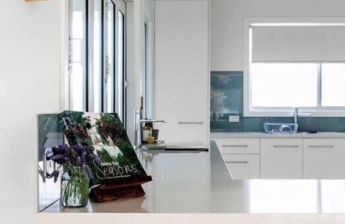 Valla Beach Casa | Glossies Coastal Retreat - Relax and Escape, Pets OK
