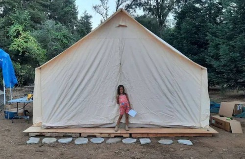 Auburn Alquiler De RV | Glow in the dark Pickleball and Glamping in 16x14 canvas tent with Queen setup