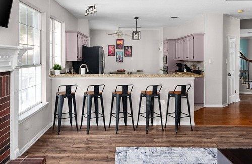 Pflugerville Casa | Neon Cowboy House With Private Pool
