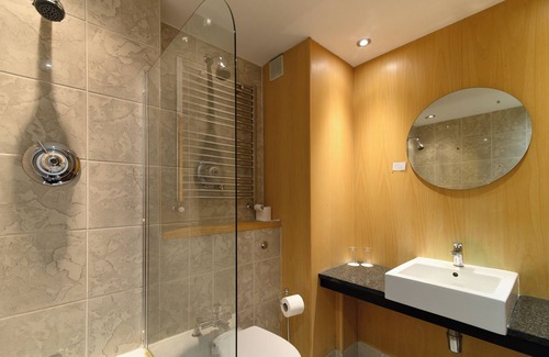 Renfrew Hotel | Glynhill Hotel
