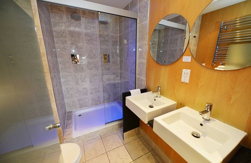 Renfrew Hotel | Glynhill Hotel