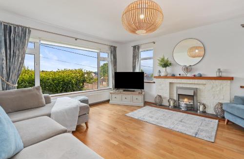 Saundersfoot Casa | Glynmar - Sea Glimpses Hot Tub Pool Table