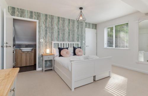 Saundersfoot Casa | Glynmar - Sea Glimpses Hot Tub Pool Table