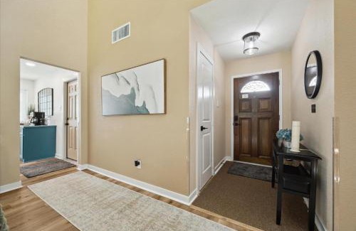 Clear Lake Villa | Gmas House 3 BR 2 BA House with fully Fenced Backyard