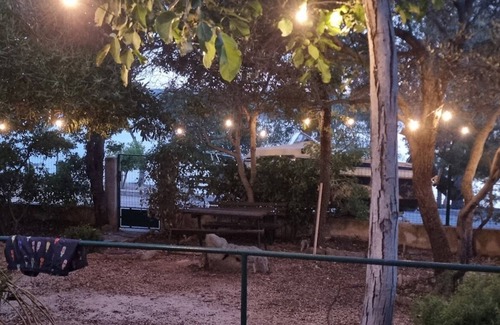 Obrovac Apartamento | GMZ beachfront 3-bedroom apartment, shaded front yard in lovely Susnjar, Croatia