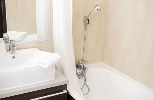 Gap Hotel | Go Fishing at La Chevrerie de Ceuze! Comfortable Accommodation with Parking!