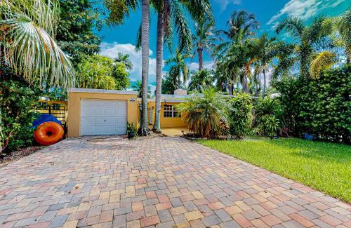 Hollywood Lakes Casa | Go with the Flow