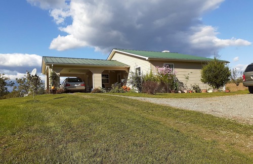 Haywood Cabaña | Gobbler Hill Cottage at Rocky Run Sustainable Farm