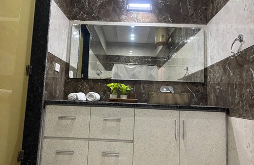 Gurugram Complejo | GoBravo 11- 6BHK Farm with Pool Gurgaon