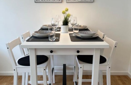 Aue Apartamento | Goethe Palais Suite Charlotte 4P l Lift I ParkplatzI Zentrum I Helios